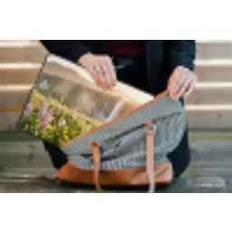 Vlinders - Waterval - Bloemenveld laptophoes neopreen klein -tas