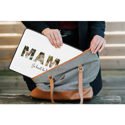 Mama - Lettercollage laptophoes neopreen klein -tas