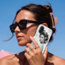 Edgy - Vrouw - Zwart - Wit Toughcase MagSafe Apple iPhone 17 klein -Sfeer2V