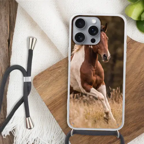 Paard - Bruin - Gras Hoesje iPhone 16 Pro Max met koord klein -sfeer4
