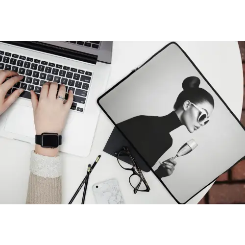 Vrouw - Champagne - Modern laptophoes neopreen klein -bureau