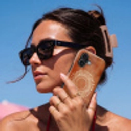 Abstract - Lijnen - Zonnestralen - Roodbruin Toughcase MagSafe Apple iPhone 17 klein -Sfeer2V