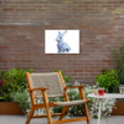 Delftsblauw - Haasje - Wit Tuinposter op houten frame 2 cm dik klein -sfeer3