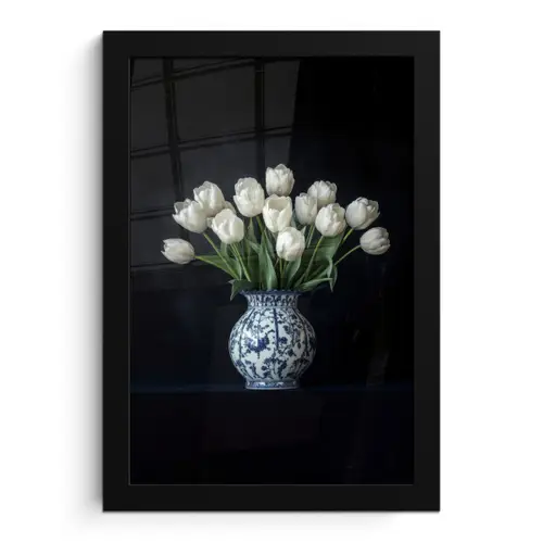 Wit - Bloemen - Tulpen - Vaas fotolijst zwart zonder passe partout klein -3d