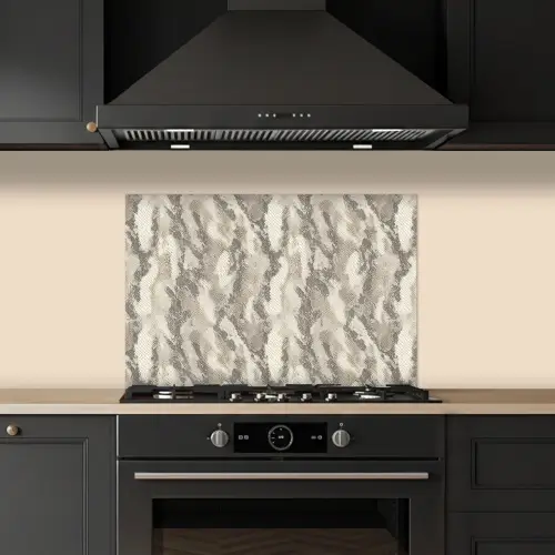 Slang - Patroon - Taupe keuken achterwand spatscherm klein 900 -sfeer1