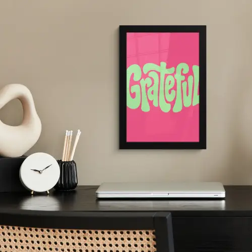 Grateful - Groen - Grafisch - Vloeiend fotolijst zwart zonder passe partout klein -sfeer1