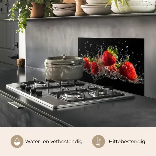 Aardbeien - Fruit - Rood - Water - Zwart keuken achterwand spatscherm klein -usp_NL