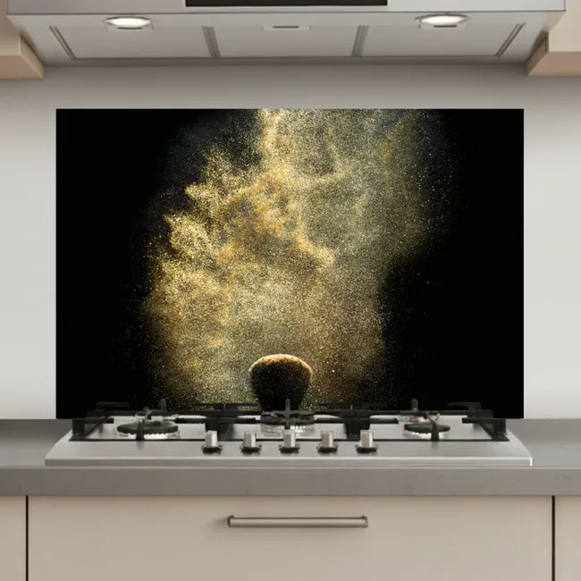 Goud poeder op een zwarte achtergrond keuken achterwand spatscherm klein -3d_website