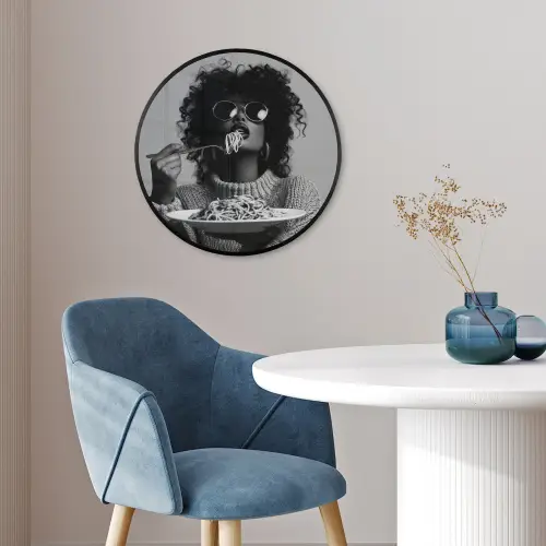 Vrouw - Pasta - Zwart - Wit Fotolijst rond zonder passe partout klein -sfeer2