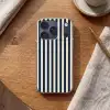 Verticale strepen - Blauw - Crème Telefoonhoesje iPhone 17 Pro klein 878 -sfeer1