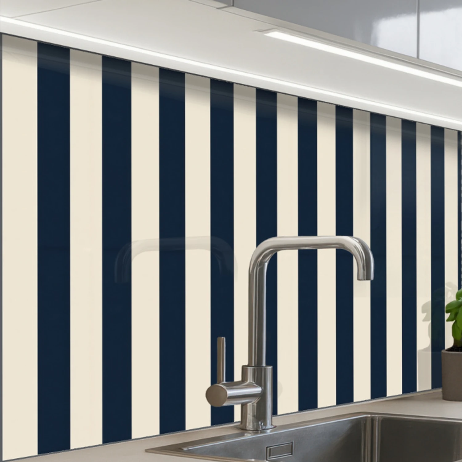Verticale strepen - Blauw - Crème keuken achterwand 2 middel 865 -zzzz3d_schuin