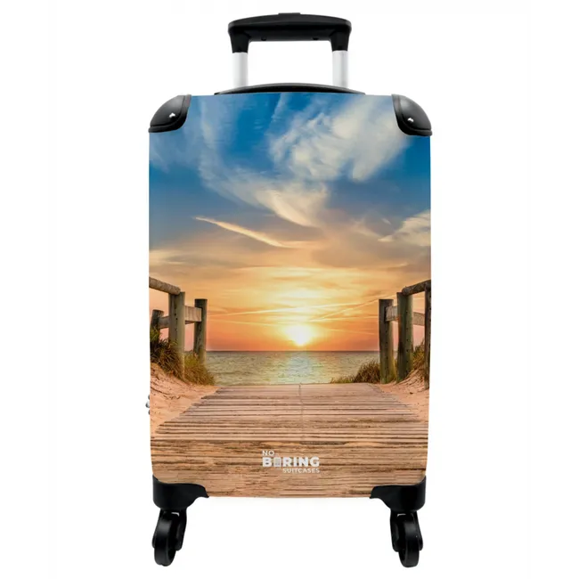 Koffer - Strandweg bei Sonnenuntergang