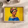 Frida Kahlo - Vrouw - Geel - Blauw - Bloemen Dienblad Rechthoek middel -USP_Formaat