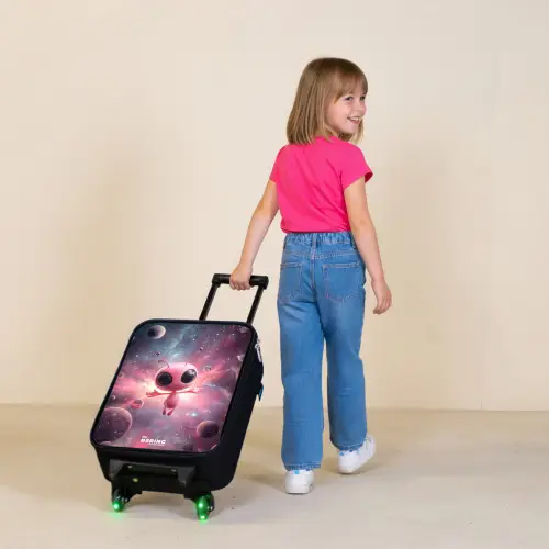 Roze Alien in Sterrennevel Kinderkoffer - Zwart klein -sfeer1