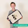 Gele monstertruck op een beige achtergrond Kinderkoffer - Zwart klein -sfeer4_NL
