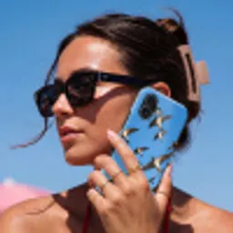 Zwaluwen - Vliegen - Blauw Toughcase MagSafe Apple iPhone 17 klein -Sfeer2V