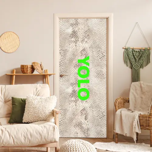 YOLO - Groen - Neon - Slangenprnt deurposter klein -sfeer2