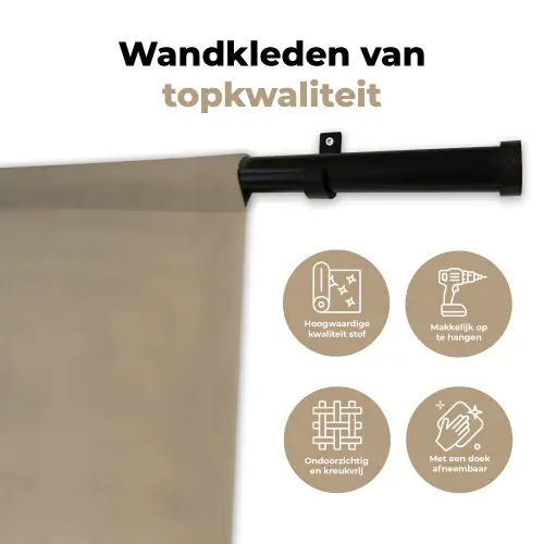 Leeuw - Oranje bloemen - Vriendelijk Wandkleed katoen klein -sfeer2