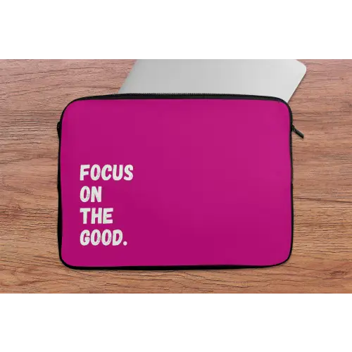 Focus on the good - Roze - Simple laptophoes neopreen klein -tafel
