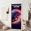 Astronaut surft durch das Weltall mit personalisierbarem Namensfeld. deurposter klein -sfeer6