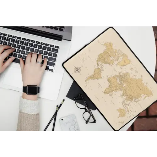 Wereldkaart - Realistisch - Beige laptophoes neopreen klein -bureau