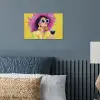 Vrouw - Hoed - Paars - Wijn poster papier klein -sfeer2
