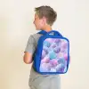Gekleurde schelpen op een paarse achtergrond Kinderrugzak - Blauw middel -sfeer2