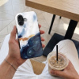Abstract - Acryl - Blauw - Goud - Elegant Toughcase MagSafe Apple iPhone 17 klein -Sfeer1M