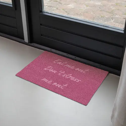 eat me out don't stress me out - Roze - Minimalistisch Deurmat klein -sfeer2