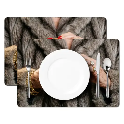 Vrouw - Hamburger - Bontjas Placemat vinyl groot -zzsfeer2_Kitchenyeah-website