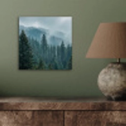 Naaldwoud - Bergen - Mist aluminium wit klein -sfeer2