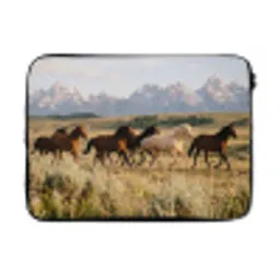 Paarden - Kudde - Bergen - Vrijheid - Wild laptophoes neopreen klein -3d