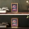 Landschap - Planeten - Horizon - Paars Light Box met kabel (Tafellamp) klein -sfeer3