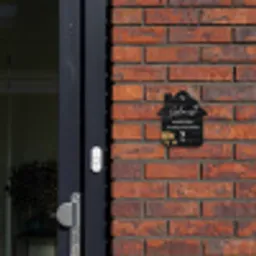 Stenen goud zwart - Sierlijk Naambord Huisje klein -sfeer2