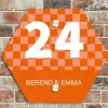 Oranje - Blokjes - Klassiek Naambord Hexagon klein -sfeer2