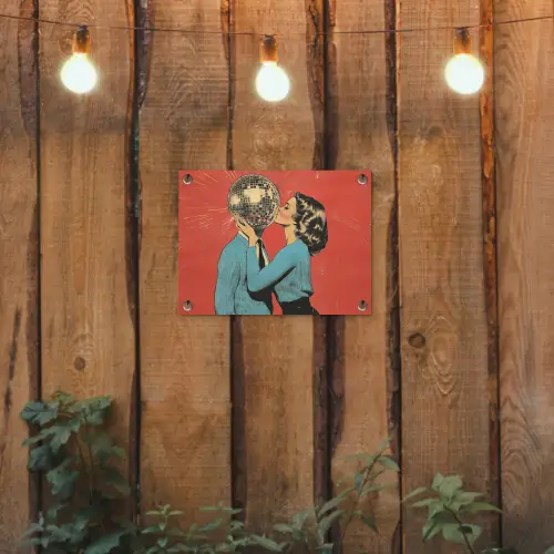 Vrouw - Retro - Discobal - Kus tuinposter los doek klein -sfeer1