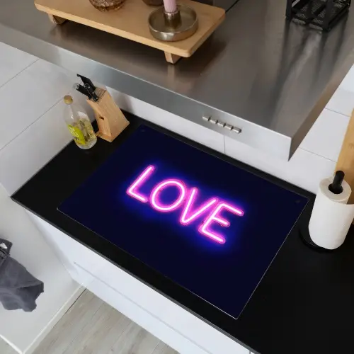 Neon - Love - Valentijn Inductie beschemer met haakjes klein -sfeer1
