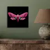 Vlinder - Roze - Nachtvlinder aluminium wit klein -sfeer2