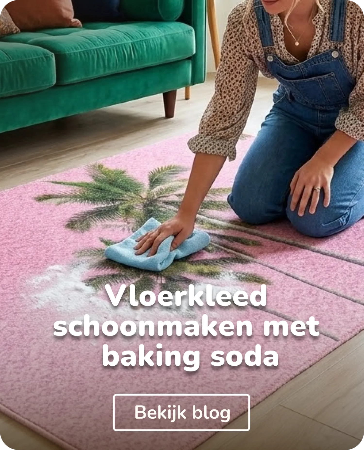 vrouw die roze vloerkleed met baking soda schoonmaakt