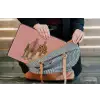 Illustratie - Bankje - Personen - Minimalistisch laptophoes neopreen klein -tas