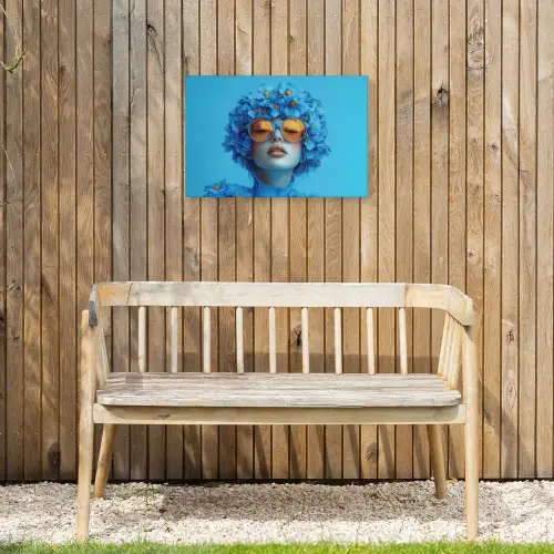 Vrouw - Bloem - Blauw - Modern - Bril - Portret Tuinposter op houten frame 2 cm dik klein -sfeer4