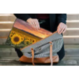 Zonnebloemen - Heuvellandschap - Geel laptophoes neopreen klein -tas