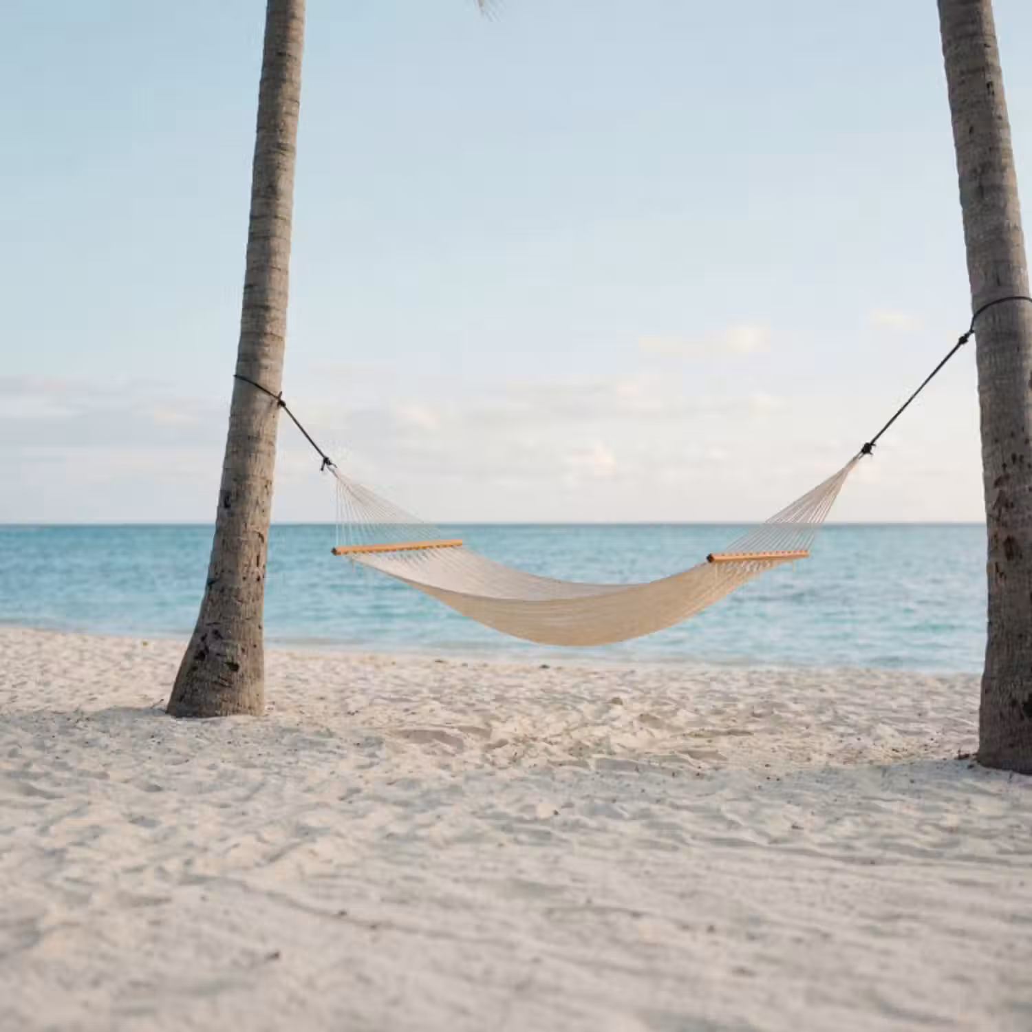 Tapete - Hängematte - Strand - Weiß