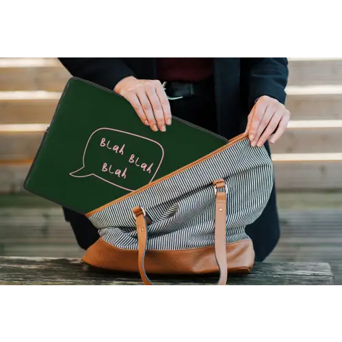 Tekstwolkje - Donkergroen - BLAH BLAH BLAH laptophoes neopreen klein -tas