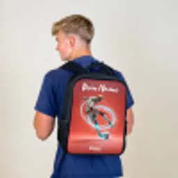Voetballer - Bal - Lichtcirkel - Rood Rugzak - Zwart middel -sfeer8