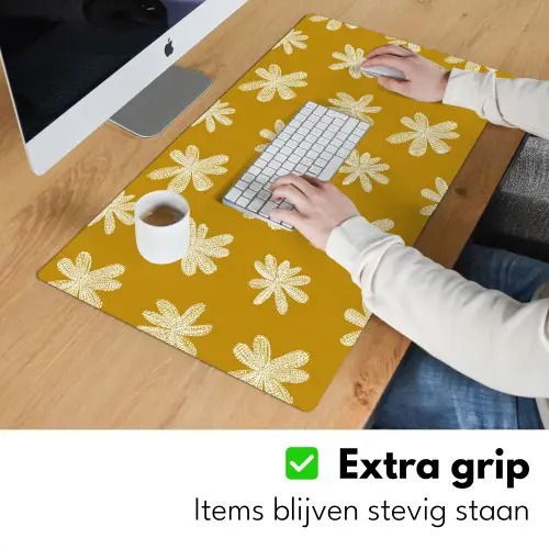 Bloem - Speels - Okergeel Muismat XXL klein 681 -sfeer3