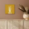Lijnillustratie - Ananas - Bladkroon - Okergeel aluminium wit klein -sfeer4