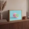 Kiwi - Blauw - Surrealistisch Light Box met batterij (Wandlamp) middel -sfeer2