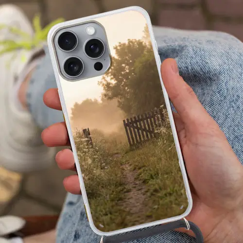 Hek - Natuur - Mist - Veld Hoesje iPhone 16 Pro Max met koord klein -sfeer3