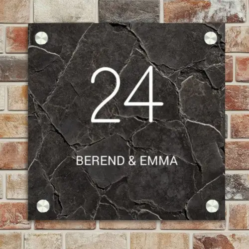 Gebarsten steen - Klassiek Naambord Vierkant klein -sfeer2